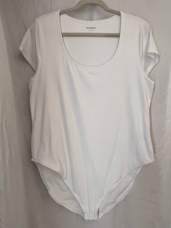 Tops - White Scoop Neck Bodysuit